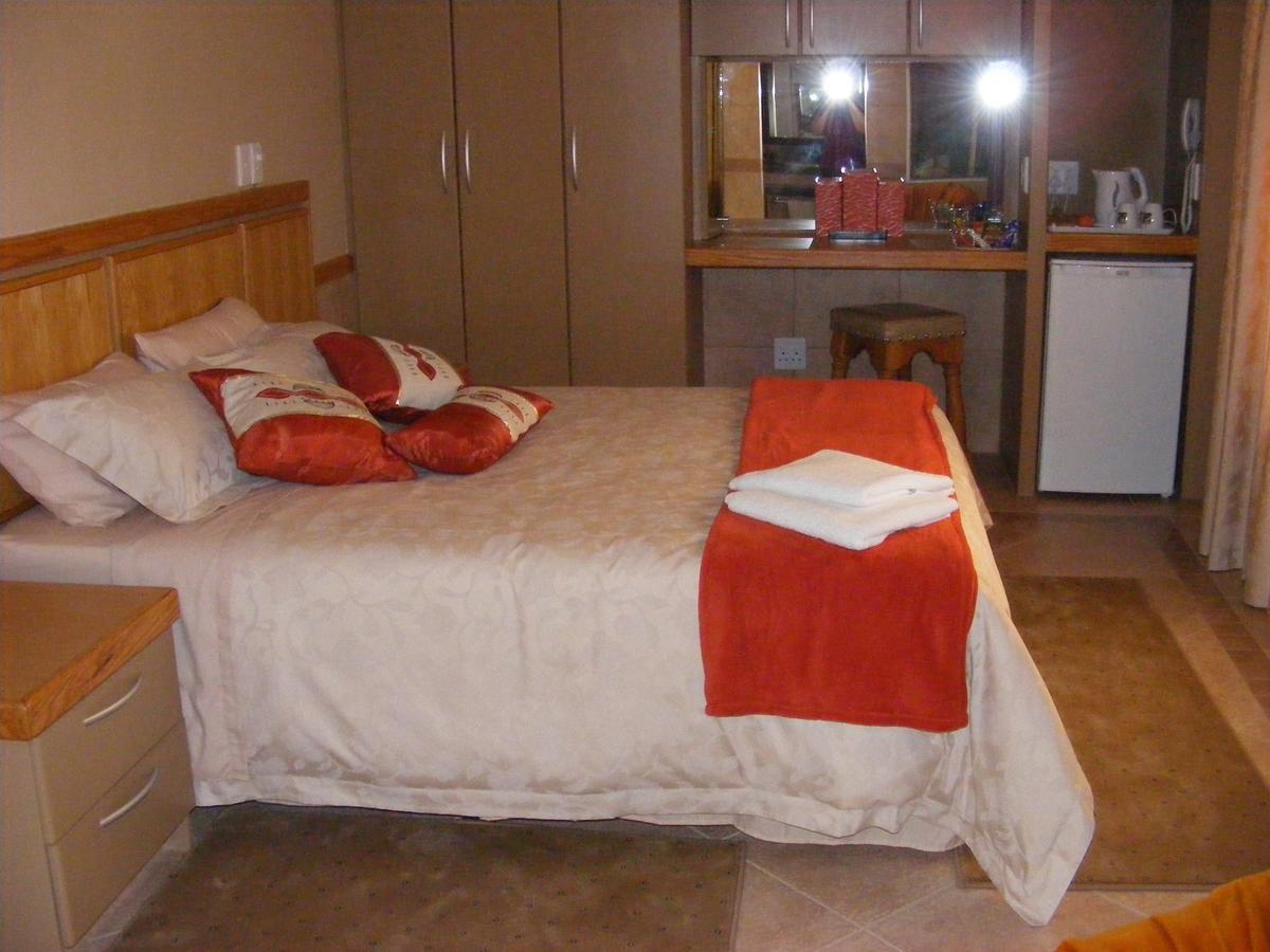 Bubez Guesthouse Барбертон Экстерьер фото