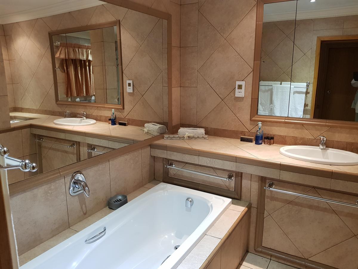 Bubez Guesthouse Барбертон Экстерьер фото
